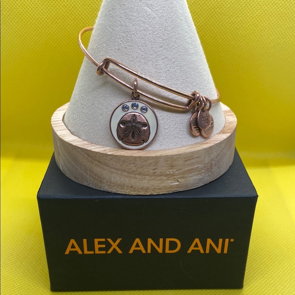 🐚ALEX AND ANI🐚Color Infusion Sand Dollar Charm Bangle Bracelet in Rose Gold/EUC
